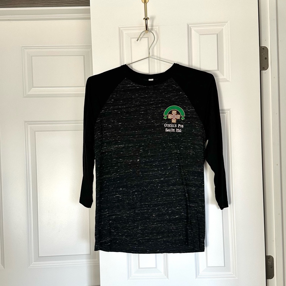 O’Neill’s Irish Pub, Salem, MA Medium Raglan Tee
